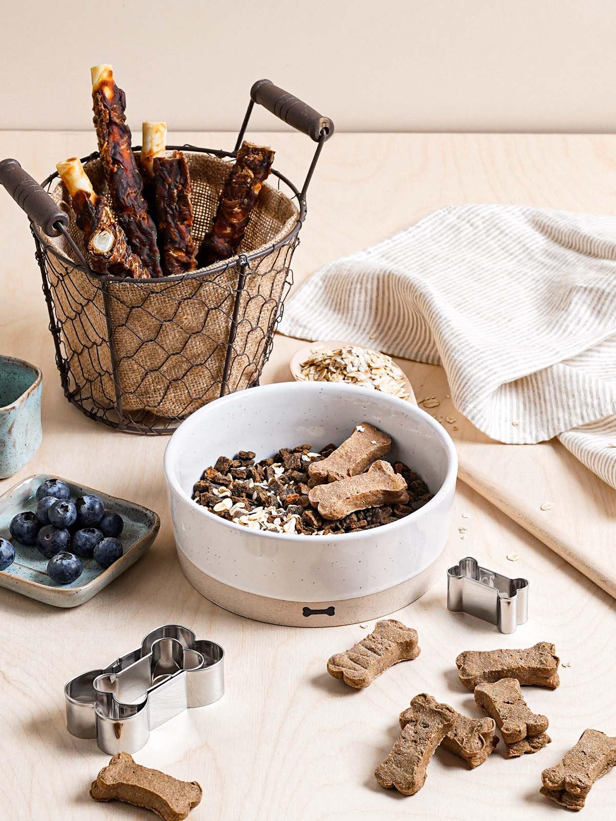 LE TAUCI Ceramic Dog and Cat Bowls Set with Acacia Wood Tray 2 Cup Weighted Non-Slip - Bellhaven & Co.
